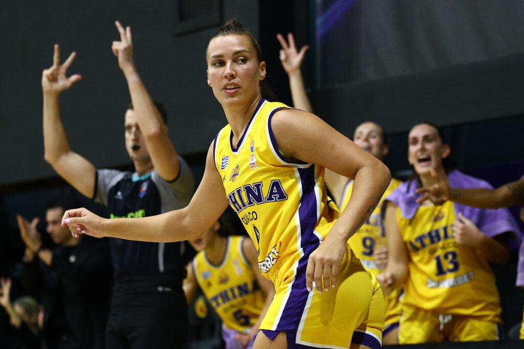 Από τη Σιαουλιάι στην Αθήνα: Το ταξίδι της Kam!