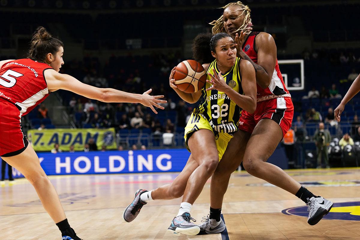 Συνεχίζουν αήττητες Fenerbahce και USK Praha